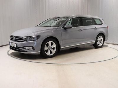 Grå Begagnad 2023 VW Passat Elegance Kombi | 329 000 kr (Marknadspris)