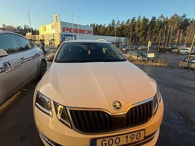 Begagnad Skoda Octavia 130 HK (95 kW) 2020 Vit färg Kombi