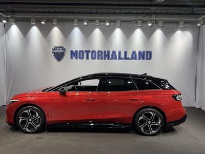 Röd Begagnad 2025 VW ID.7 GTX Kombi | 639 900 kr (Marknadspris)