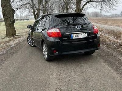 Begagnad Toyota Auris Hybrid 136 HK (100 kW) 2012