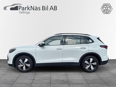 Vit Begagnad 2024 VW Tiguan SUV | 354 900 kr (Marknadspris)