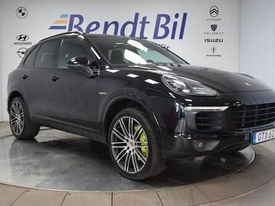 Svart Begagnad 2018 Porsche Cayenne S E-Hybrid Platinum Edition SUV | 424 500 kr