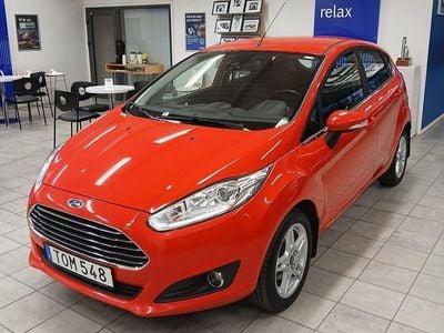 Begagnad Ford Fiesta Titanium 80 HK (58 kW) 2014 Race red Halvkombi