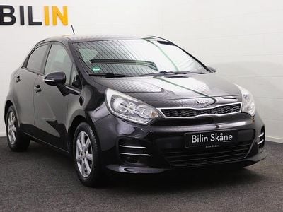 Begagnad Kia Rio 84 HK (61 kW) 2015 Svart Halvkombi