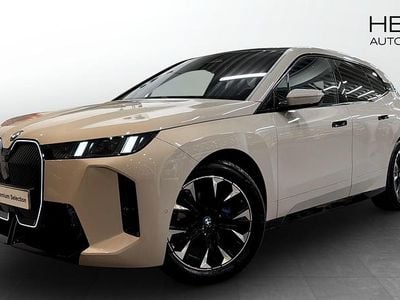 Vit (mineral white metallic) Begagnad 2025 BMW iX Comfort Edition SUV | 908 700 kr