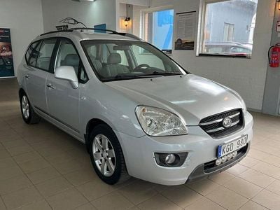 Begagnad Kia Carens 140 HK (102 kW) 2007 Silver Minibuss
