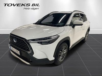 Vit Begagnad 2024 Toyota Corolla Cross Style SUV | 379 000 kr (Marknadspris)