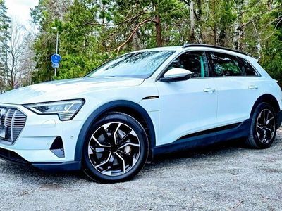 begagnad Audi e-tron 55 quattro - Se mil och skick! Garanti & Drag.