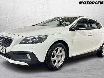 Vit Begagnad 2015 Volvo V40 CC Summum Kombi | 149 800 kr