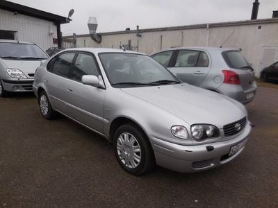 Begagnad Toyota Corolla 110 HK (80 kW) 2001 Ljusgrå Halvkombi