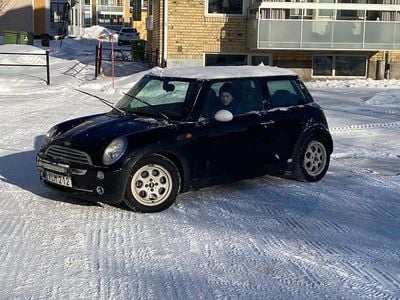 Begagnad Mini Cooper 116 HK (85 kW) 2005 Svårt med vitt tak Halvkombi