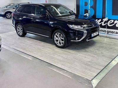 Begagnad Mitsubishi Outlander P-HEV 203 HK (149 kW) 2016 Svart SUV