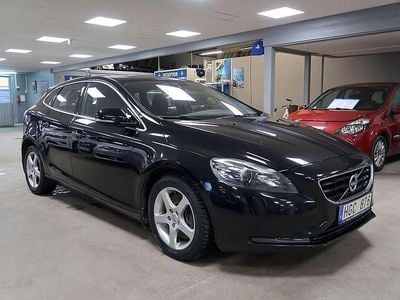 Begagnad Volvo V40 Momentum 150 HK (110 kW) 2013 Svart Halvkombi