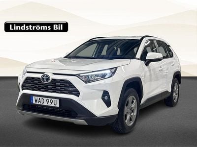 Vit Begagnad 2022 Toyota RAV4 Hybrid Active SUV | 299 000 kr (Marknadspris)