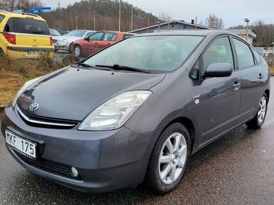 begagnad Toyota Prius 1.5 VVT-i + 3CM CVT Euro 4 ny besiktad ny serv