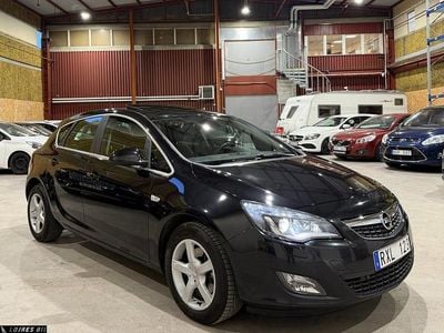 Begagnad Opel Astra Enjoy 131 HK (96 kW) 2012 Svart