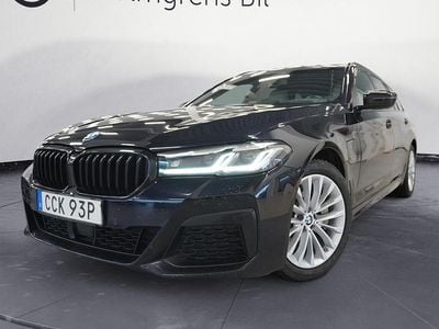 Svart Begagnad 2022 BMW 530e M Sport Kombi | 339 800 kr (Marknadspris)