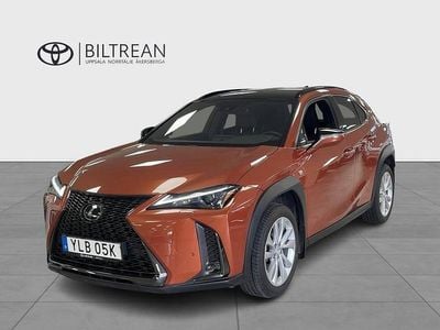 Begagnad Lexus UX 250h Sport Design Packet 184 HK (135 kW) 2023 Orange SUV