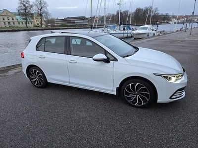 Begagnad 2024 VW Golf VIII Halvkombi | 289 000 kr (Marknadspris)