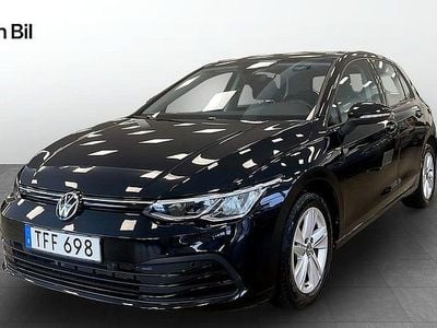 Svart (deep black pearl) Begagnad 2022 VW Golf VIII Life Kombi | 207 800 kr (Marknadspris)