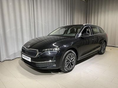 Svart Begagnad 2025 Skoda Octavia Selection Kombi | 319 900 kr (Marknadspris)