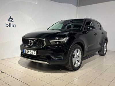 Svart Begagnad 2022 Volvo XC40 Momentum SUV | 299 900 kr (Marknadspris)