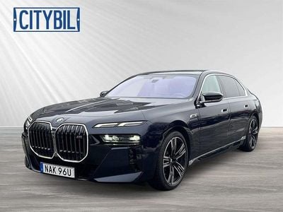 Tanzaniteblå metallic Begagnad 2023 BMW M760e Exclusive Sedan | 999 700 kr