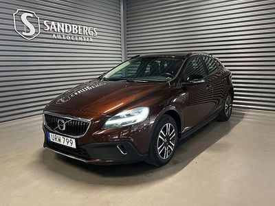Begagnad Volvo V40 CC Momentum 150 HK (110 kW) 2017 Brun Kombi