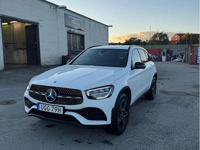 Vit Begagnad 2022 Mercedes GLC300e AMG line SUV | 385 000 kr (Lite dyr)