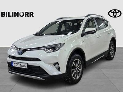 Vit Begagnad 2016 Toyota RAV4 Hybrid Active SUV | 259 900 kr (Marknadspris)