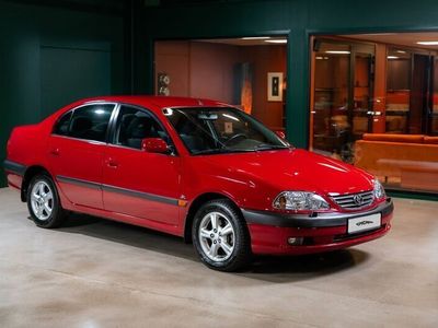 Begagnad Toyota Avensis 150 HK (110 kW) 2001 Röd Sedan