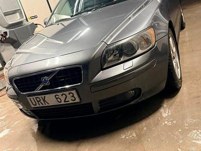 Mörkgrå Begagnad 2004 Volvo S40 Sedan | 28 880 kr (Marknadspris)