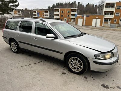 begagnad Volvo V70 2.4 Automat 140HK Års 2004 Besiktad