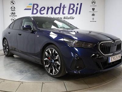 Tanzanite blå Begagnad 2023 BMW 550e Comfort Edition Sedan | 839 500 kr (Dyr)