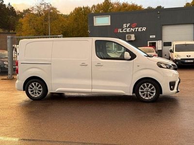 Vit Begagnad 2017 Toyota Proace Minibuss | 169 900 kr (Marknadspris)