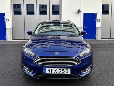 Blå Begagnad 2016 Ford Focus Titanium Kombi | 66 500 kr (Marknadspris)