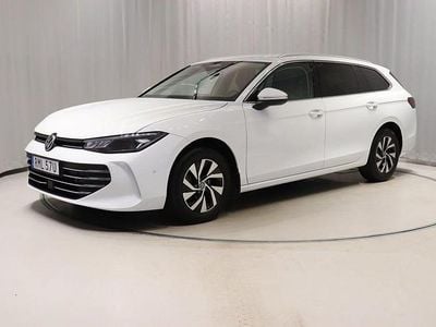 Vit Begagnad 2024 VW Passat Business Kombi | 334 800 kr (Lite dyr)
