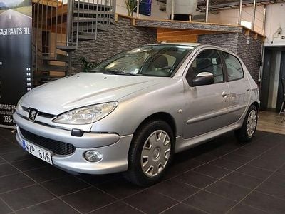 Grå Begagnad 2005 Peugeot 206 Halvkombi | 17 900 kr (Marknadspris)