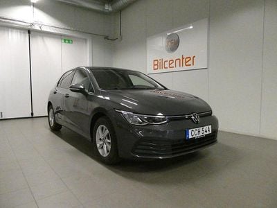 Grå Begagnad 2022 VW Golf VIII Halvkombi | 279 900 kr (Marknadspris)