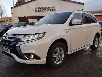 Begagnad Mitsubishi Outlander P-HEV Edition 121 HK (88 kW) 2017 Vit SUV