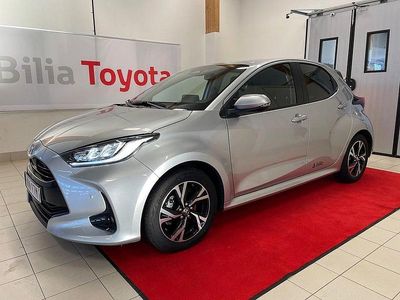 Silver Begagnad 2024 Toyota Yaris Hybrid Active Halvkombi | 259 900 kr (Lite dyr)