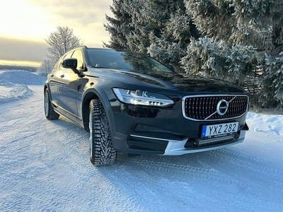 Svart solid Begagnad 2018 Volvo V90 CC Kombi | 235 000 kr (Marknadspris)