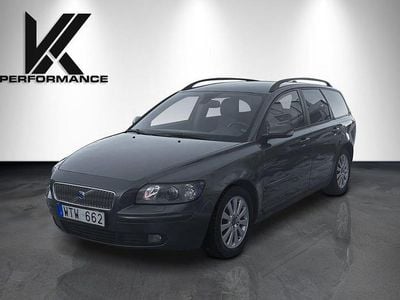 Begagnad Volvo V50 Momentum 170 HK (125 kW) 2005 Grå Kombi
