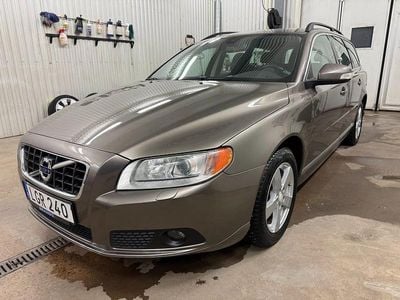 Begagnad Volvo V70 Momentum 163 HK (119 kW) 2011 Grå Kombi