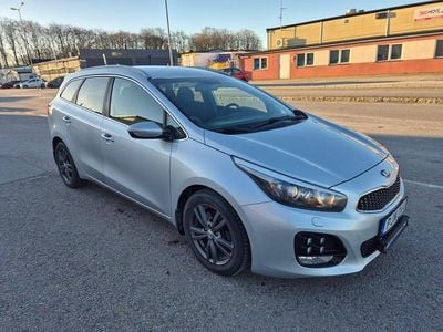 Silver metallic Begagnad 2017 Kia Ceed Halvkombi | 127 000 kr (Marknadspris)