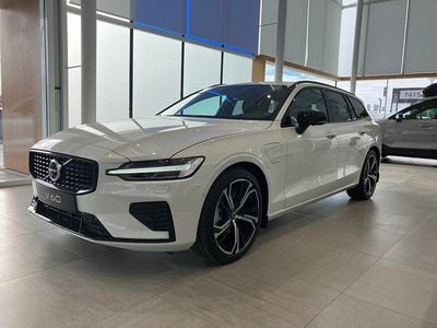 Vit Begagnad 2024 Volvo V60 Plus Kombi | 606 900 kr