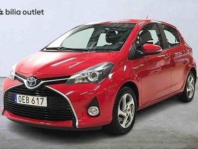 Röd Begagnad 2016 Toyota Yaris Hybrid Halvkombi | 139 900 kr (Marknadspris)