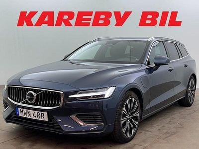 Mörkblå Begagnad 2022 Volvo V60 Core Kombi | 373 900 kr (Marknadspris)