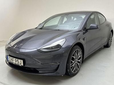 Grå Begagnad 2021 Tesla Model 3 Sedan | 259 000 kr (Marknadspris)