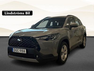 Grå Begagnad 2024 Toyota Corolla Cross Active SUV | 394 000 kr (Marknadspris)